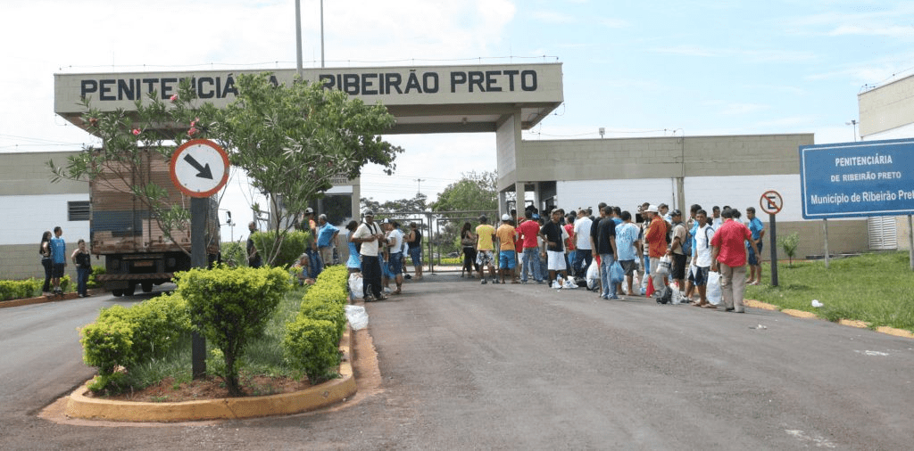 Detento tenta subornar agente para levar celulares a&nbsp;presídio