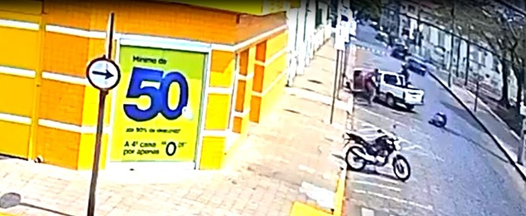 Assalto e disparo em frente à biblioteca de&nbsp;Mococa